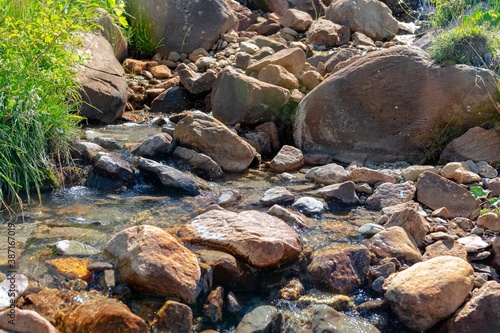 cour d'eau de montagne