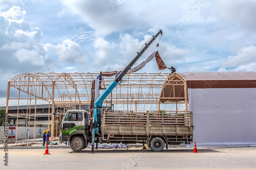 Canvastavla Technician install tensile fabric structure