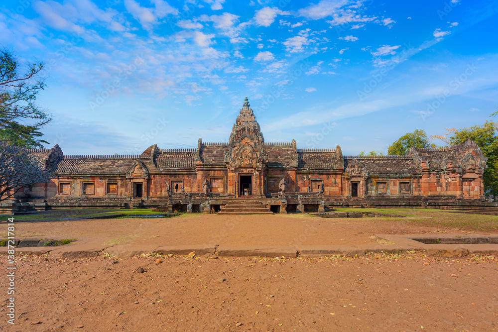 Obraz premium A castle built on three thousand years, Khao Phanom Rung castle rock.In Thailand.