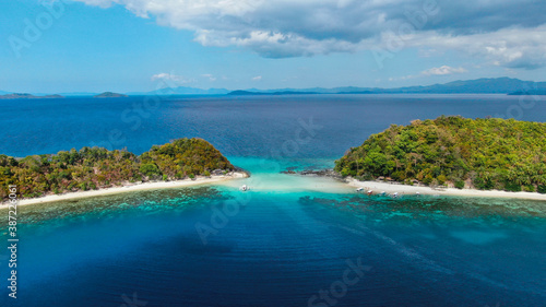 Islands in Port Barton, Palawan, Phillipines © Diego