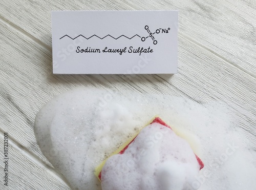 Cuadro en lienzo Structural chemical formula of sodium lauryl sulfate with foam and bubbles