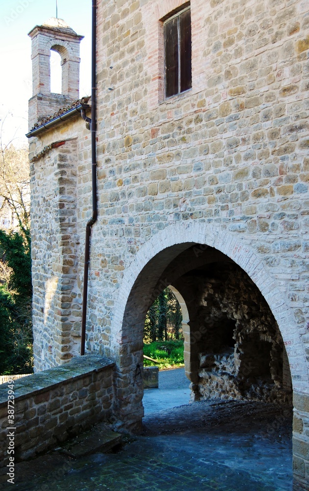 Naklejka premium sotto l'arco