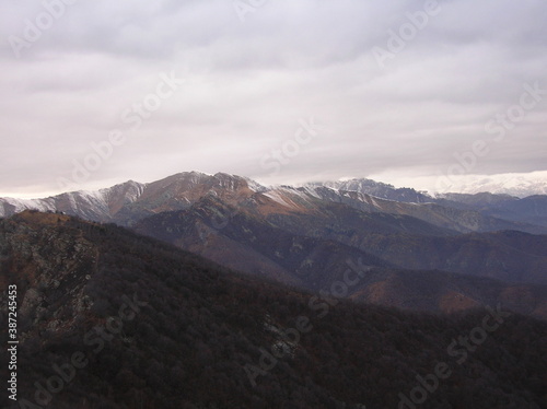 Fototapeta Naklejka Na Ścianę i Meble -  mountains and clouds in winter