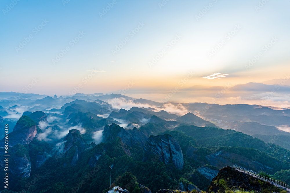 Sunrise over the sea of clouds in Bajiaozhai, Ziyuan County, Guilin, Guangxi