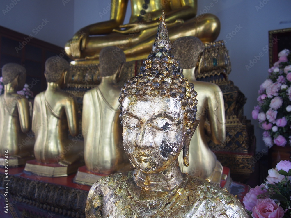 Obraz premium Buddha statue with gold leaf, Wat Pho, Bangkok, Thailand