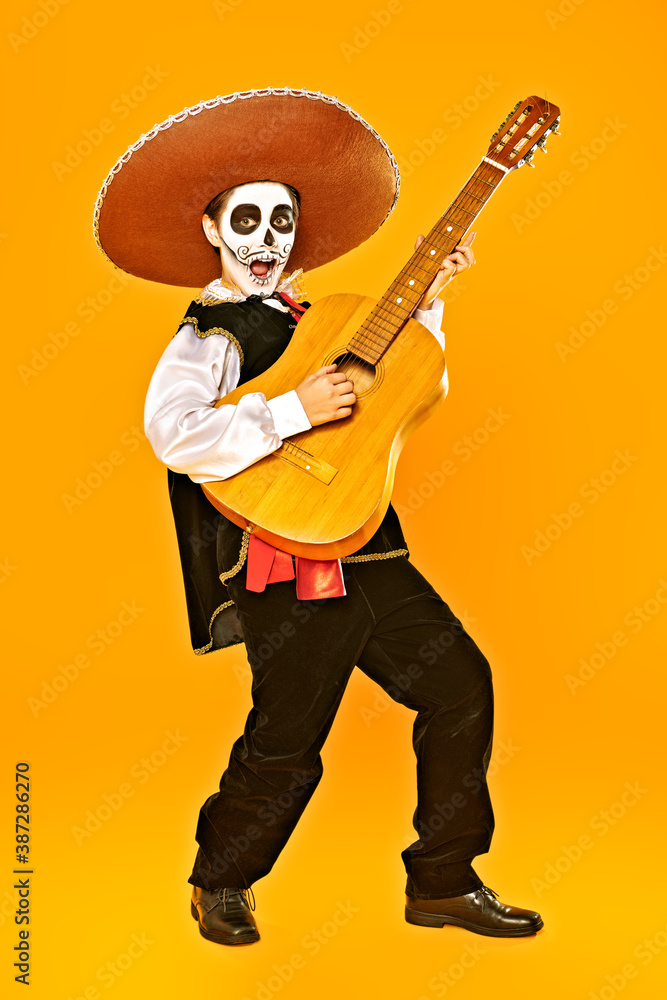 Naklejka premium boy sings song
