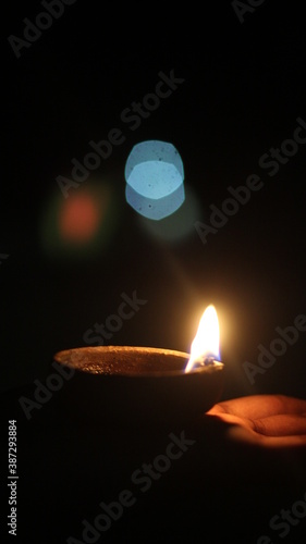 Lit up the lamp , let the dark leave , our home shine 