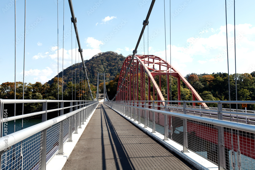 Naklejka premium 三井そよかぜ橋と三井大橋