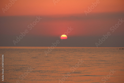 Fototapeta Naklejka Na Ścianę i Meble -  red sea dawn from the sea in summer