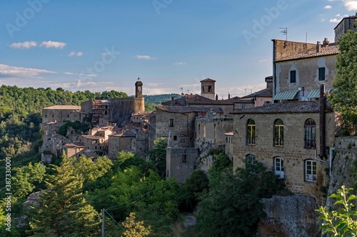 Altstadt von Sorano in der Toskana in Italien 