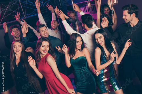 Photo portrait of people at fancy new year party dancing together