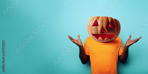 Valokuva Man with pumpkin instead of head. concept of halloween festivity