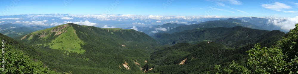 Fototapeta premium 日本百名山”四阿山”の山頂からの眺望 (パノラマ)