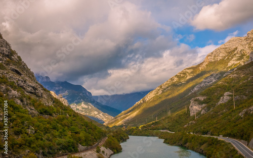 Fototapeta Naklejka Na Ścianę i Meble -  River Neretva in Bosnia and Herzegovina