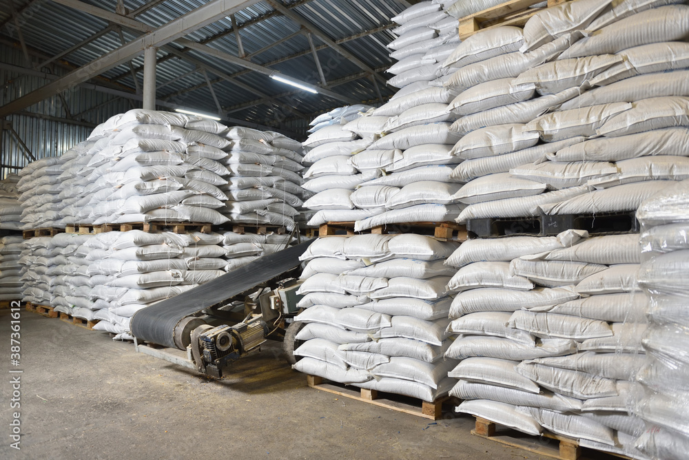 conveyor belt for moving goods in a warehouse conveyor belt for moving goods in a warehouse