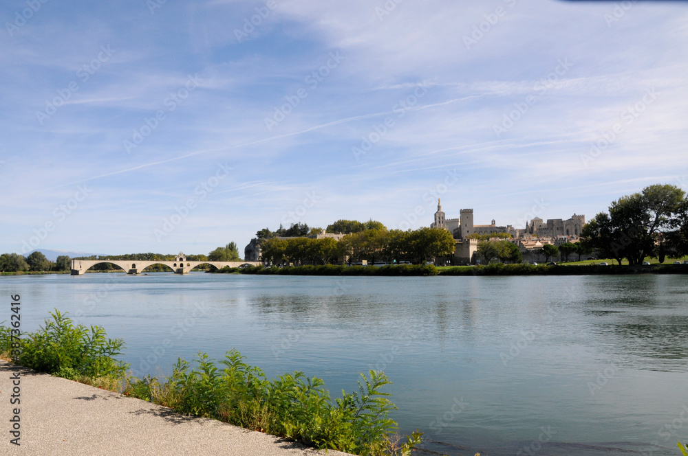 am Ufer der Rhône bei Avignon