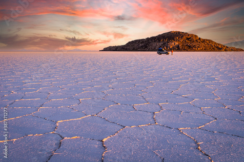 Sunrise with jeep at Salar de Uyuni, Bolivia