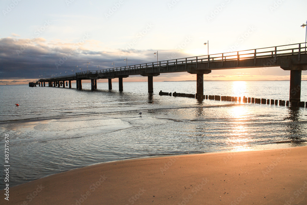 Sonnenaufgang über der Ostsee / Morgenstimmung an der Bansiner Seebrücke