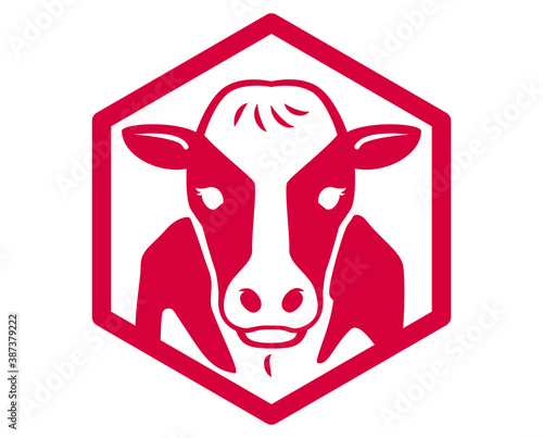 正面を向いた牛の赤い判子　ホルスタイン