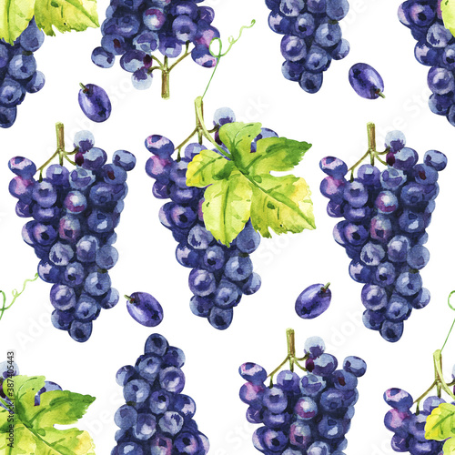 Watercolor seamless pattern with grapes and leaves
