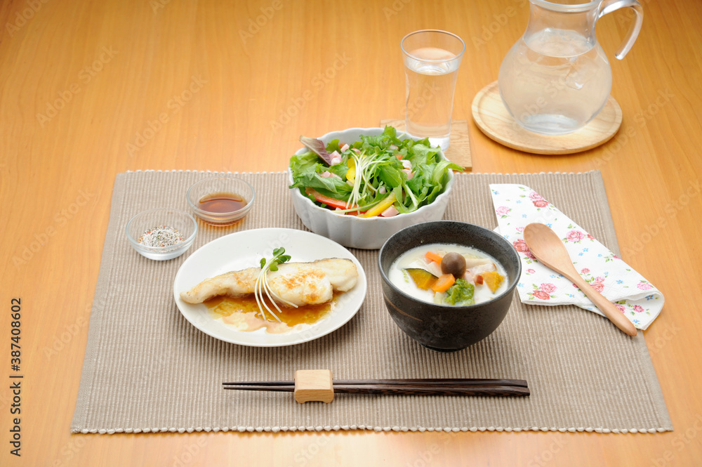 魚料理の夕食イメージ