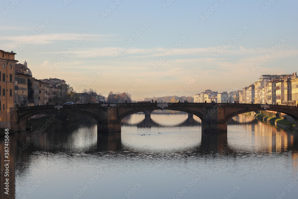 Obraz premium Alla Carraia Bridge over Arno river in Firenze, Italy