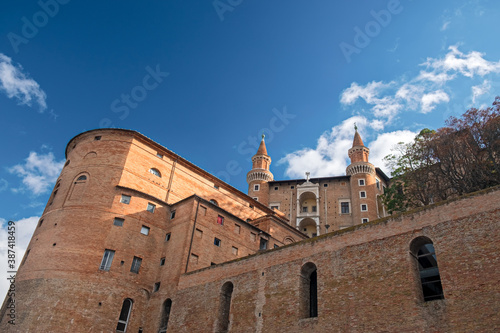 фотографія Panoramic view of the renaissance Ducal palace in Urbino, Italy.