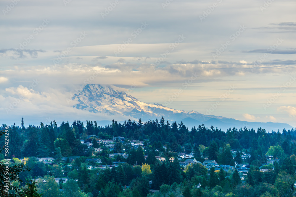 Fototapeta premium Mount Rainier Cloud Cover 6
