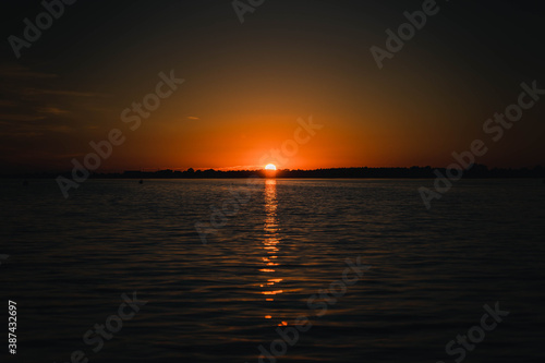Sonnenuntergang über Wasser © Steffen