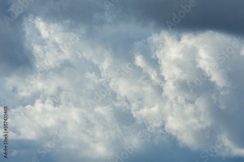 Nubes de otoño antes de la tormenta