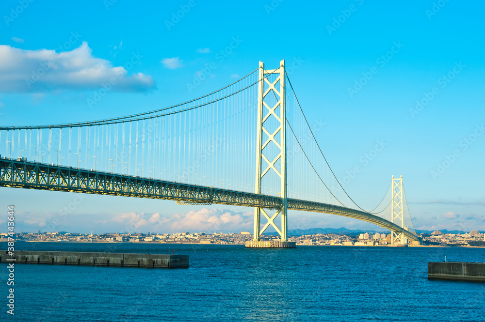 青空と明石海峡大橋