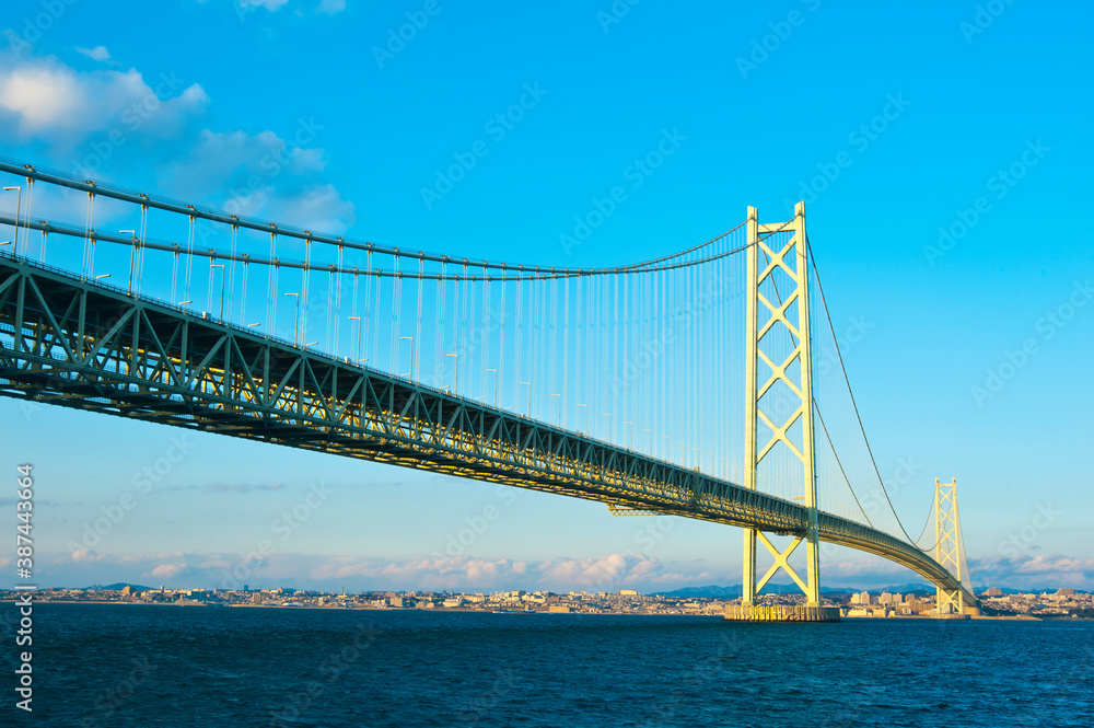 青空と明石海峡大橋