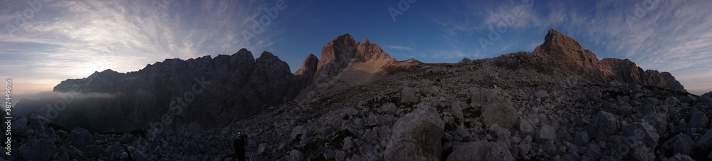 Obraz premium sunrise over the mountains