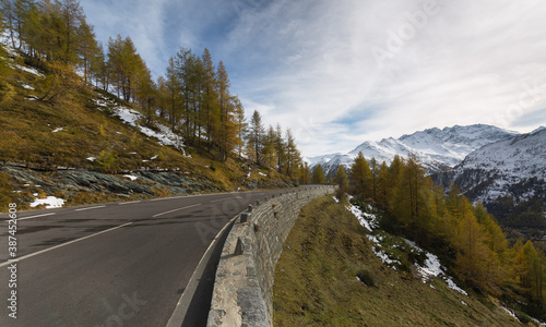 Bergstraße in herbstlicher Stimmung.