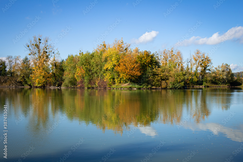 Couleurs d'automne sur le lac