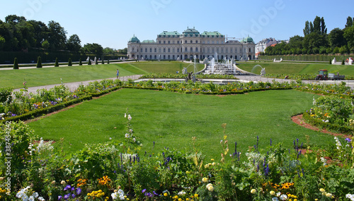Palacio de Belvedere  en Viena, antigua residencia de verano del principe eugenio de saboya, Austria photo