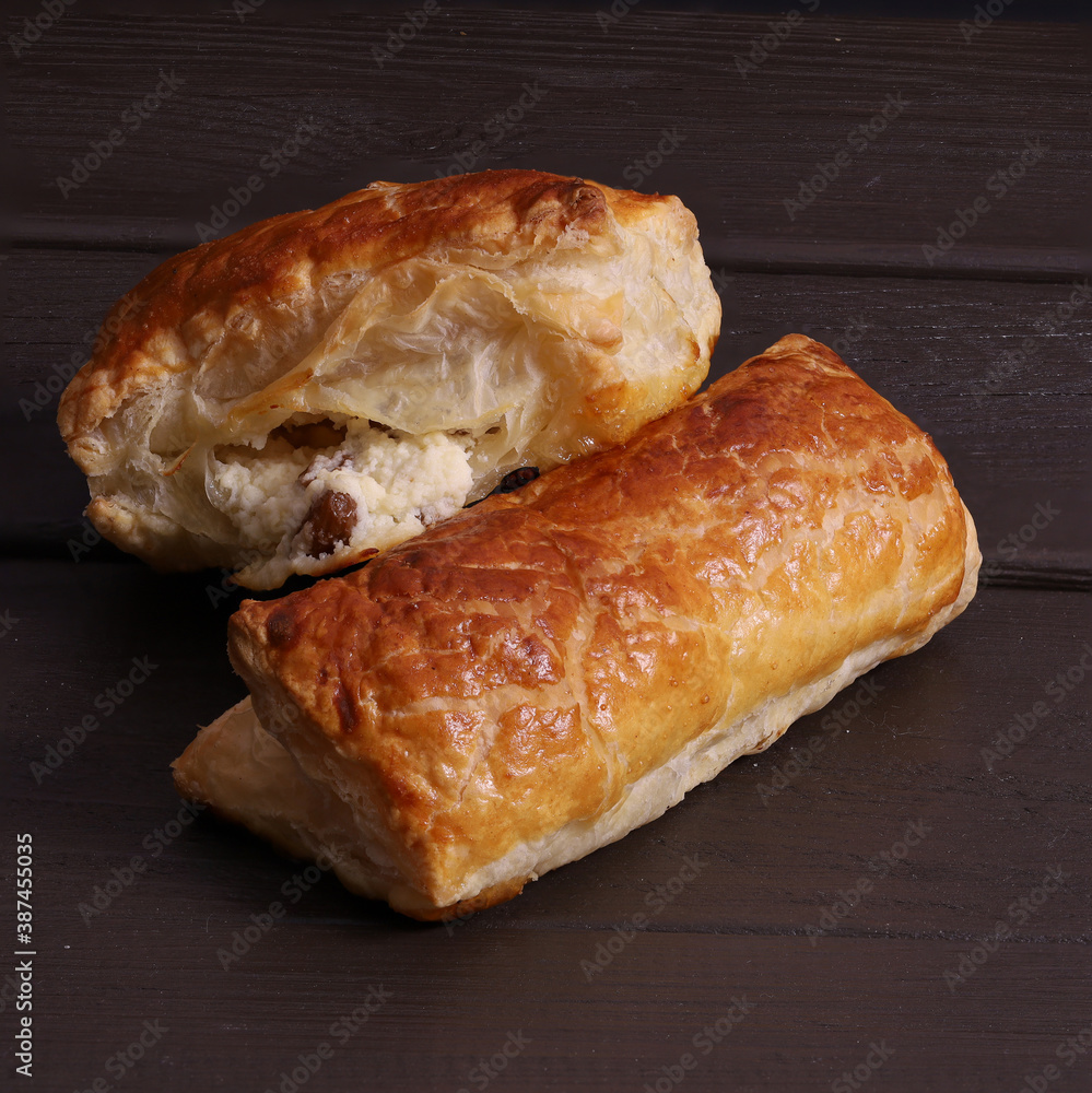 Puff pastry with cottage cheese and raisins