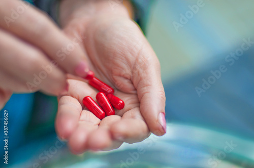 Obraz na plátně hand holds  effective red antiviral or antibacterial pills