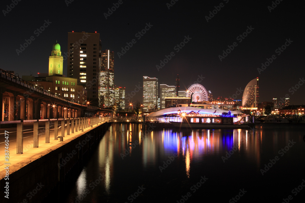 Naklejka premium 夕暮れのみなとみらい