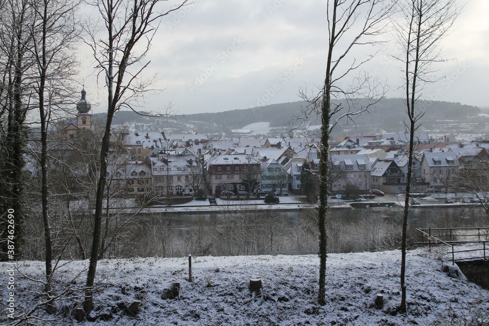 Fototapeta premium cityshape of snowed marktheidenfeld with main river