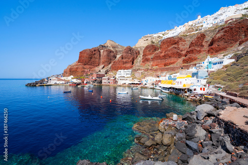 Fototapeta Naklejka Na Ścianę i Meble -  Amoudi bay, Santorini, Greece