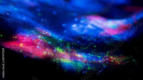 Obraz na plátně maquillaje fluor sobre piel de modelo con relieves