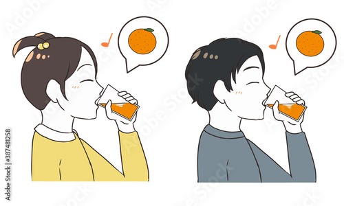 嬉しそうにオレンジジュースを飲む　子供