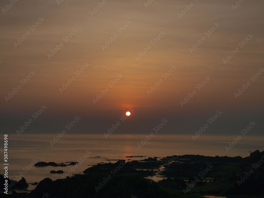 Fototapeta premium 七浦海岸に沈む夕陽_7