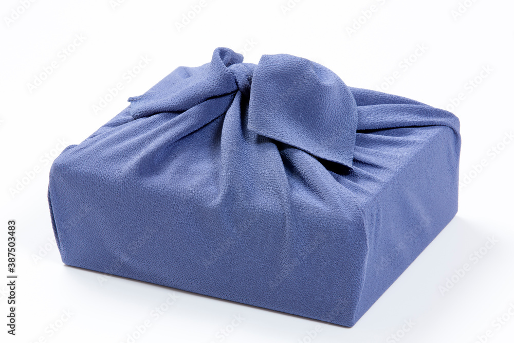 Obraz premium 風呂敷包みの品物