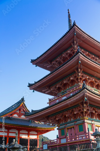 清水寺の三重塔と経堂