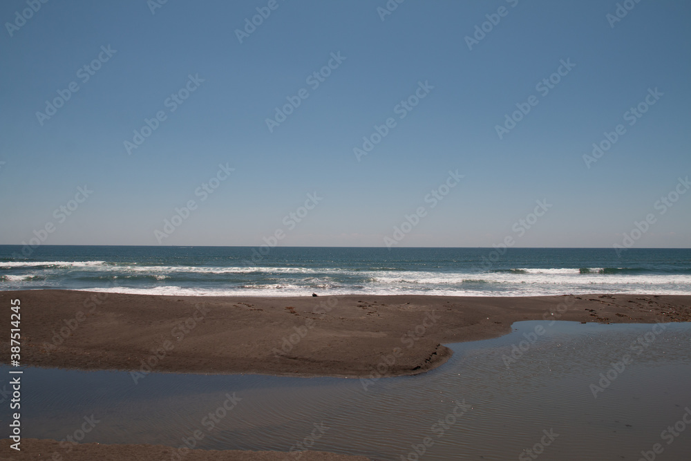 海と砂浜。日本の海岸。ウィズコロナ、地方移住イメージ