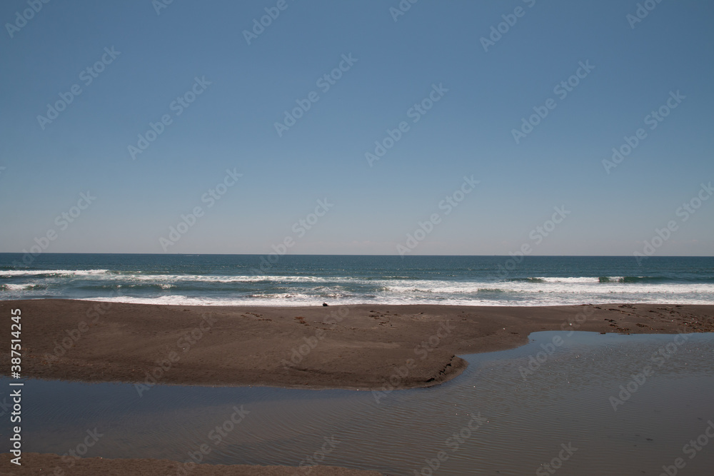 海と砂浜。日本の海岸。ウィズコロナ、地方移住イメージ 海と砂浜。日本の海岸。ウィズコロナ、地方移住イメージ