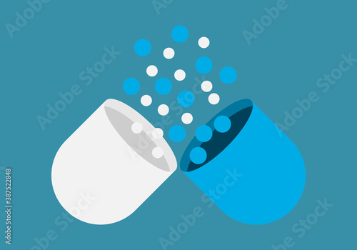 Antibiótico azul en comprimido sobre fondo azul.