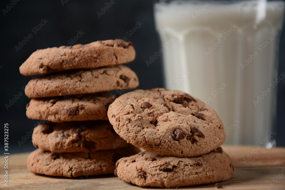Fototapeta premium Chocolate chip cookies with milk on wooden board 